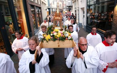 Fotoverslag rondgang reliek heilige Bernadette: Deventer